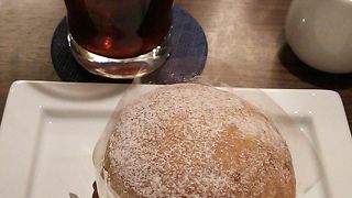 地下街で夜遅くまで営業