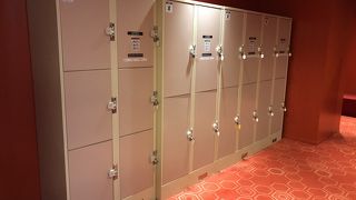 御園座にロッカーあります
