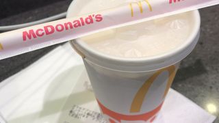 行列が出来ているマクドナルド
