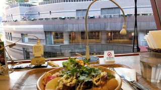 Wi-Fi無料、眺めもよし。1人でもデートでもつかえる