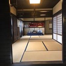 比較的新しい方の座敷