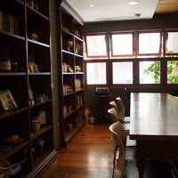 朝食をとるカフェ