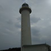 宮古列島の北端に立つ灯台 （池間島灯台）