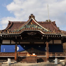 色鮮やかな仏殿だ