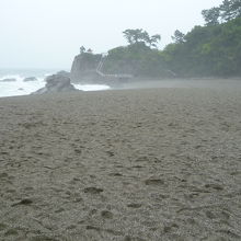 雨の桂浜