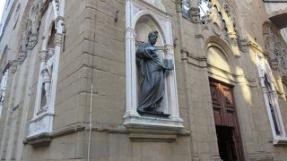 祭壇の細かく豪華な・・・