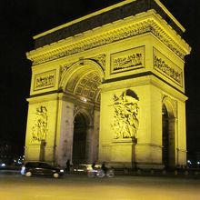 夜の凱旋門