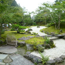 きれいに整備された庭