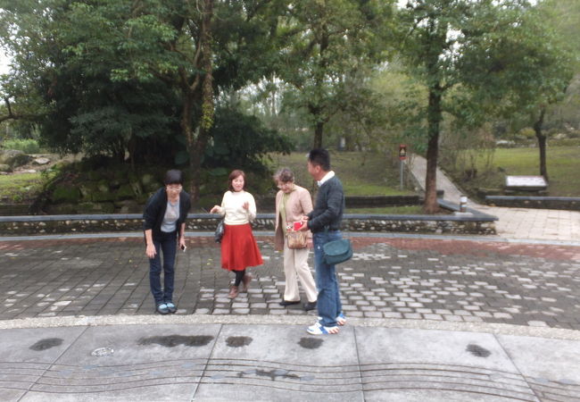 関子嶺温泉の一般の公園ですが、「関子嶺之恋」の歌詞と楽譜が刻まれていました。