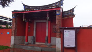 孔子廟 (屏東書院)は、赤を基調とした綺麗な廟