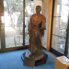 撮影が許可されている銅像