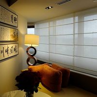 頂いたお部屋のリビング部分。天井が低くて圧迫感有り。