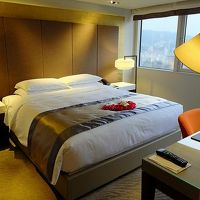 頂いたお部屋の寝室部分。何故か祝結婚のメッセージが。（笑）