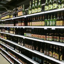 多数のビールが並んでいます