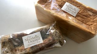 食パンオススメです。栗のパンはシナモンロールみたいでした。