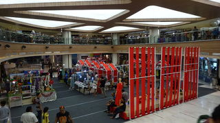 コンパクトなショッピングモール