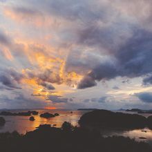 水平線にほぼ太陽は隠れたのですが、終わりの美しさを感じます