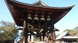 反りかえった屋根がかっこいい