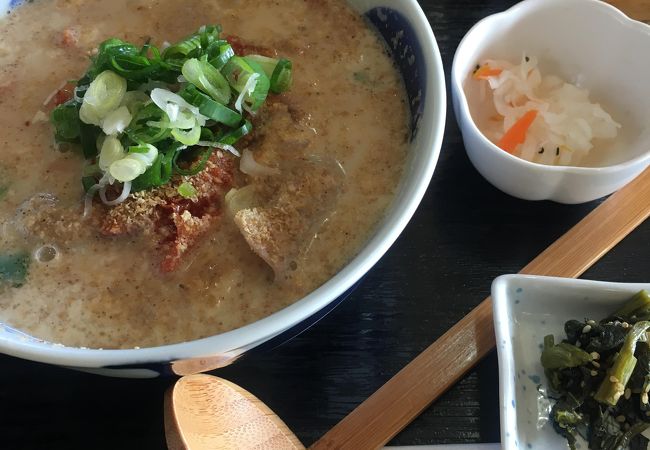 畑の中にある美味しいうどん屋さん