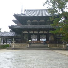 仁王像が見てます