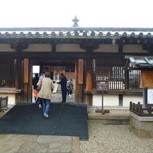 東院伽藍入り口