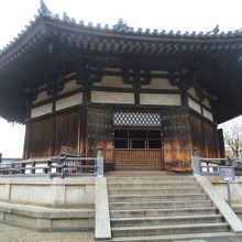 東院の中心的建造物