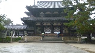 法隆寺を守る仁王像が迫力