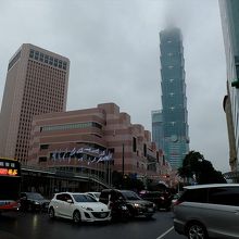 大晦日の夕暮れまでに、台北101の眺めがいい場所をチェック！