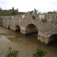 遊歩道途中の橋