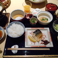 朝ごはん 左上おぼろ湯葉豆腐