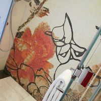 バスルームの壁画が真っ赤！というわけではなく美しかったです。