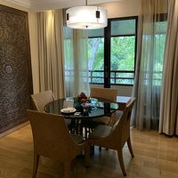 オーシャンビュースイートのダイニング