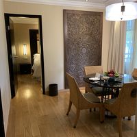 オーシャンビュースイートのベッドルーム