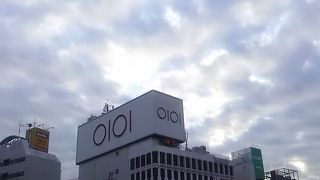 上野の駅前の丸井のお店