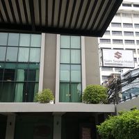 アジアホテルからすぐです。すし屋が目印