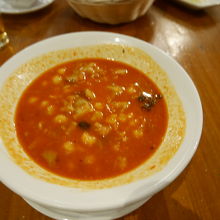 本日のスープ。ひよこ豆のスープでした。