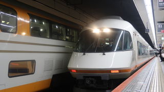 難波周辺から名古屋へは新幹線より便利。快適なDXシートがおすすめ。