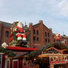 赤レンガ倉庫とマーケット