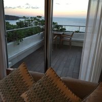 リビングからテラスを臨む