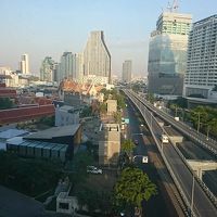 客室からの眺め。朝もやがかかっている。11月はじめ。