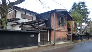 重厚なレンガ造りの醸造所