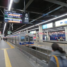 停車しているのは関空急行です