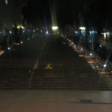 消灯してしまっては、タダの長い階段…(~_~;)。