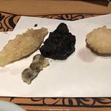 揚げたてを数点ずつ運んでくれる