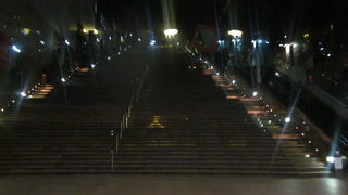 周囲の電飾よりも少し早く消灯してしまいますのでご注意を…。