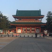 朝は人影もまばら