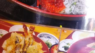 魚の天ぷらのどんぶりが大変美味しい