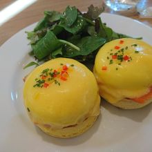 クラシックエッグベネディクト（1450円）