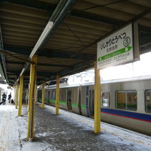 右の通勤電車で札幌から石狩当別到着