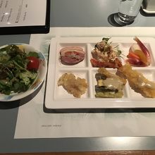 今回は夕食もビュッフェでした